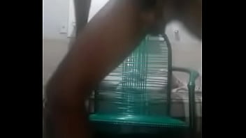 Negro cavalo exibindo a piroca de 23 cm