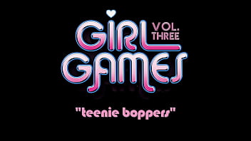 Nonton Faye And Georgia Roll, Grind And Bump Poons In Girly Polkadot Bedroom thumbnail