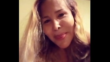 Venezolana se pone caliente por dinero