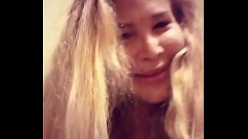 Venezolana se pone caliente por dinero