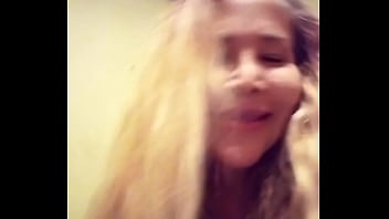 Venezolana se pone caliente por dinero