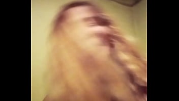 Venezolana se pone caliente por dinero