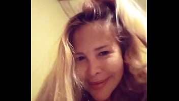 Venezolana se pone caliente por dinero