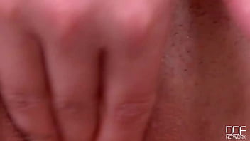 A wild ride brunette babe goes solo with the sybian