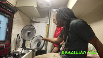 O negao do cacete imenso meteu no cu da vovo safada no motor home video completo no red sheer