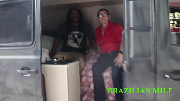 O negao do cacete imenso meteu no cu da vovo safada no motor home video completo no red sheer