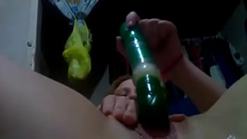 Blonde dildos her pussy