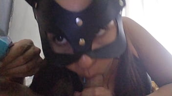 Lunaferrari enteado metendo gravou chupando picolé e enchendo minha boca de esperma grátis