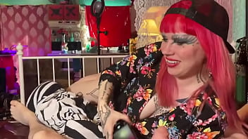 Goddess starlavamp gooning hard for her stepbro sucking dick and snapping selfies