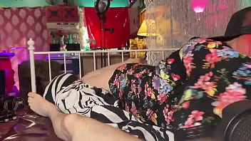 Goddess starlavamp gooning hard for her stepbro sucking dick and snapping selfies