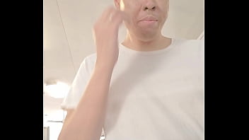 Simple selfie clip of enjoying exercise in the gym