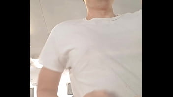 Simple selfie clip of enjoying exercise in the gym