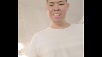 Simple selfie clip of enjoying exercise in the gym