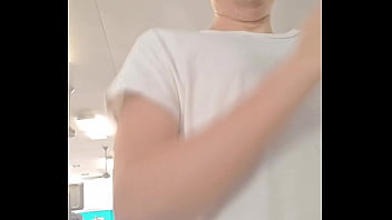 Simple selfie clip of enjoying exercise in the gym