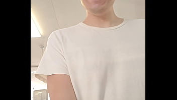 Simple selfie clip of enjoying exercise in the gym