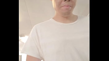 Simple selfie clip of enjoying exercise in the gym