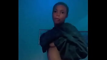 Puta africana quer levar pau