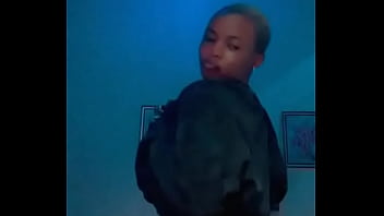 Puta africana quer levar pau