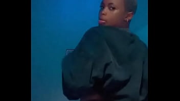 Puta africana quer levar pau