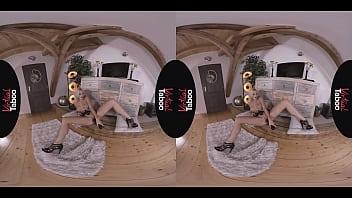 Virtual taboo blondie masturbating