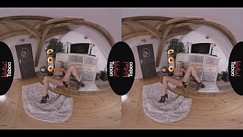Virtual taboo blondie masturbating