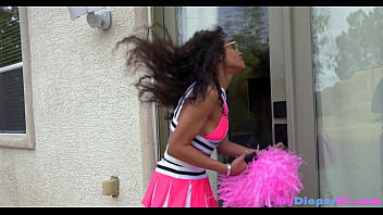 Nonton Diaper Cheeleader Gets Locked Out And Wets Herself thumbnail