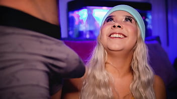 Colombian couple enjoys exhibiting their sex life on the internet