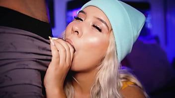 Colombian couple enjoys exhibiting their sex life on the internet