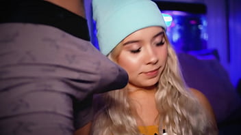 Colombian couple enjoys exhibiting their sex life on the internet