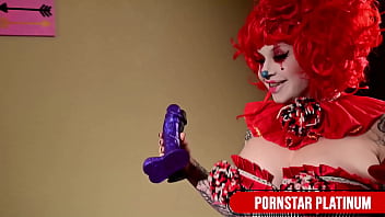 Blonde leya falcon gets fucked by hot clown maya sinstress