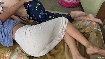 Mi amiga lesbiana me pide que le chupe las tetas