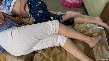 Mi amiga lesbiana me pide que le chupe las tetas