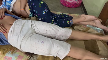 Mi amiga lesbiana me pide que le chupe las tetas