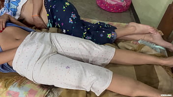 Mi amiga lesbiana me pide que le chupe las tetas