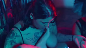 Two hotties who appreciate my feet