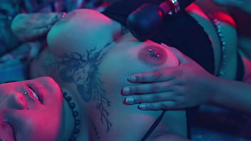 Two hotties who appreciate my feet