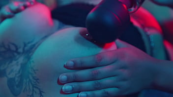 Two hotties who appreciate my feet