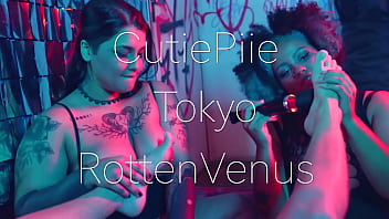 Two hotties who appreciate my feet