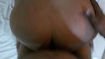 Satisfazendo o namorado corno