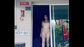 En direct cet après midi il fait frais mais je vais me glisser tout de suite dans le jacuzzi i love to be naked