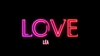 Allez viens on y est bien dans ma petite chatte toute lisse la vidéo