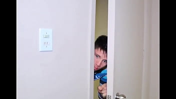 Observó en su habitación lo que traman