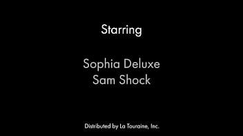 Voluptuous hottie satisfies client with her shaved pussy performance