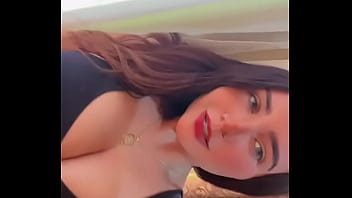 Jalatela con mis tetas porfavor