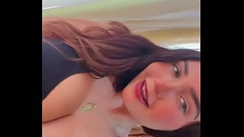 Jalatela con mis tetas porfavor