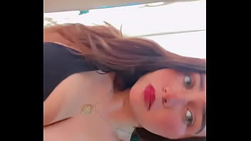 Jalatela con mis tetas porfavor