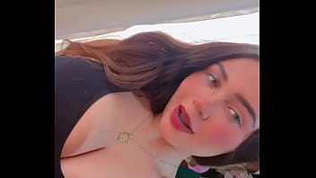Jalatela con mis tetas porfavor