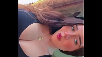 Jalatela con mis tetas porfavor
