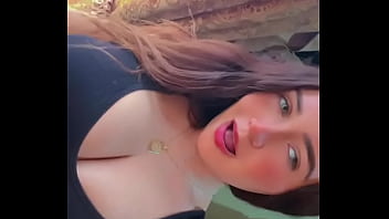 Jalatela con mis tetas porfavor