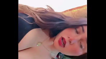 Jalatela con mis tetas porfavor